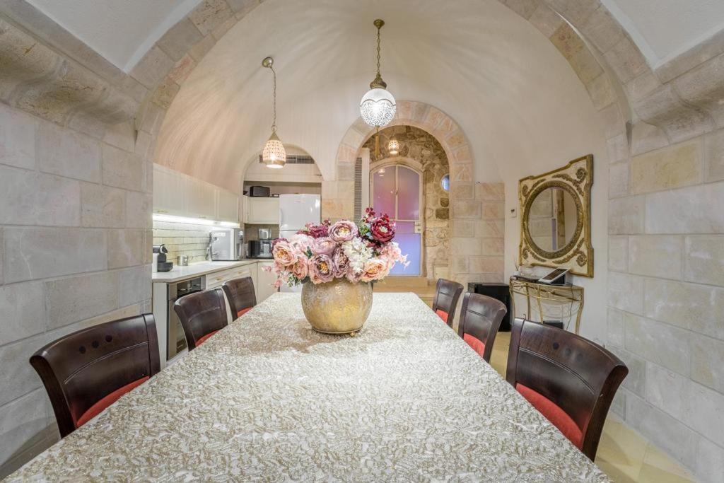 Western Wall Luxury House - Avraham Yerusalem Bagian luar foto
