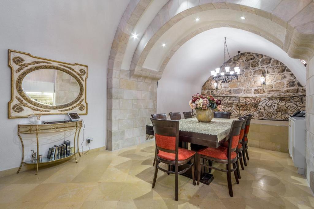 Western Wall Luxury House - Avraham Yerusalem Bagian luar foto