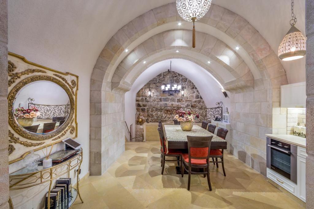 Western Wall Luxury House - Avraham Yerusalem Bagian luar foto