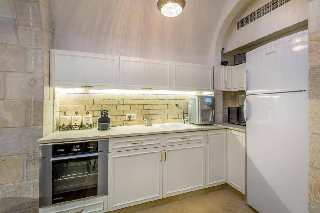 Western Wall Luxury House - Avraham Yerusalem Bagian luar foto