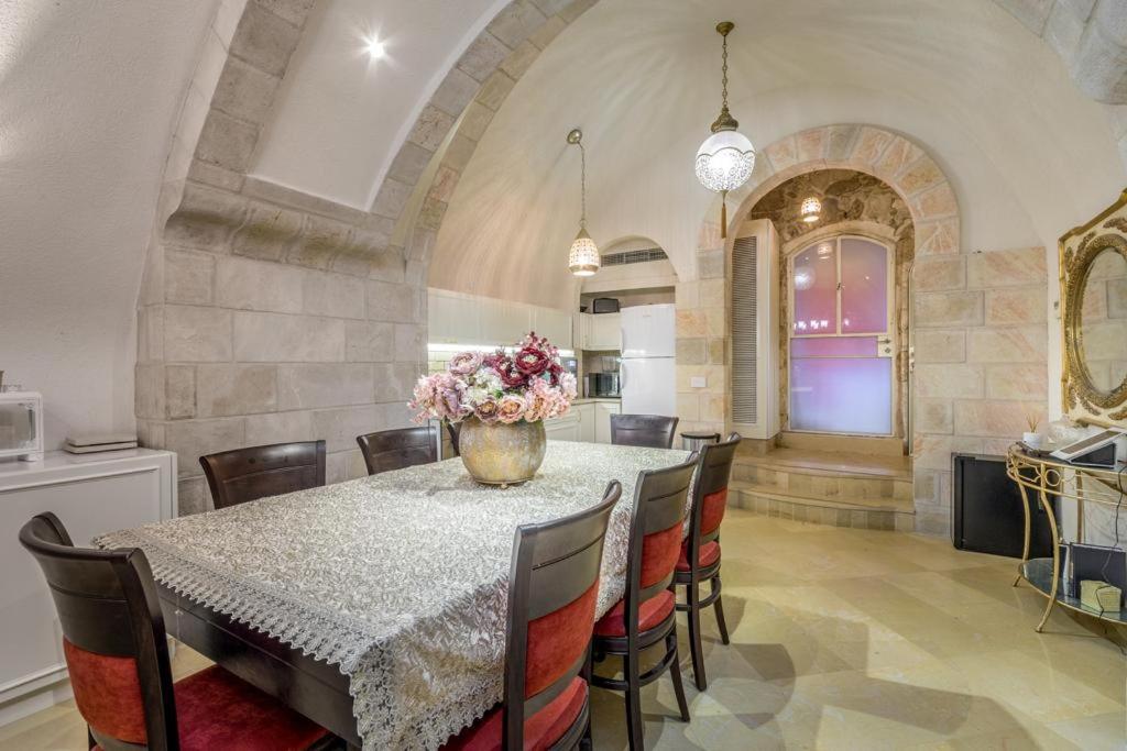 Western Wall Luxury House - Avraham Yerusalem Bagian luar foto