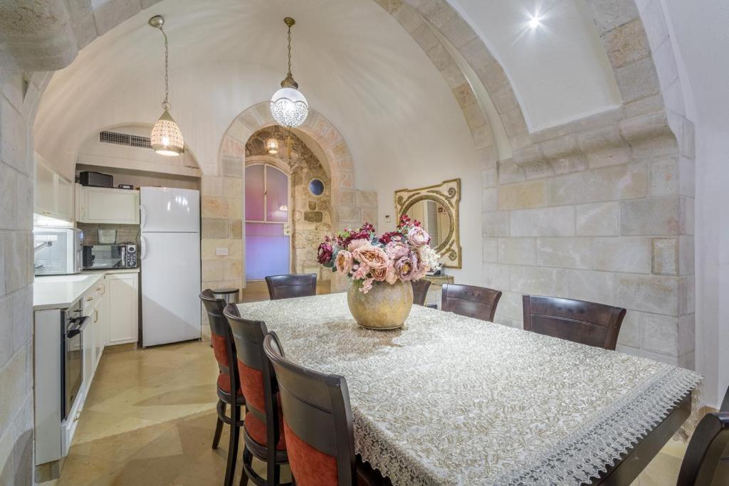 Western Wall Luxury House - Avraham Yerusalem Bagian luar foto