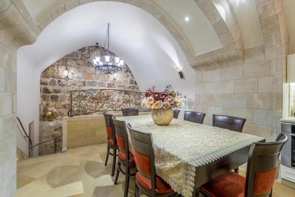 Western Wall Luxury House - Avraham Yerusalem Bagian luar foto
